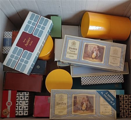 ACQUA DI PARMA, LANCÔME AZZARO, YARDLEY, DUNHILL GIVENCHY
Scatolone contenente