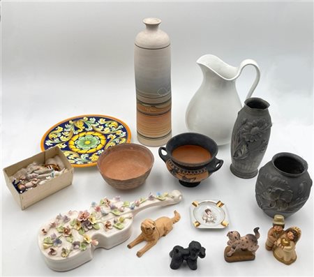 Cartone contenente oggetti di fatture e per usi differenti (difetti)