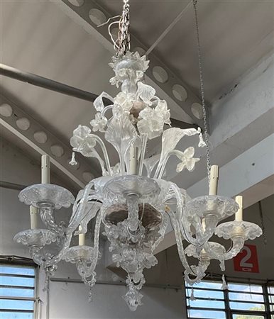 Manifattura di Murano, lampadario a otto fiamme in vetro incolore decorato a fo