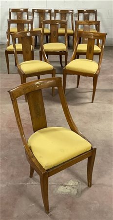 Gruppo di dieci sedie a gondola con inserti in ottone a motivi floreali. Secolo