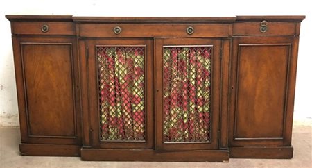 Credenza in mogano a tre cassetti e quattro sportelli di cui quelli centrali co