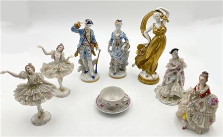 Manifatture differenti. Lotto composto da sette statuine in porcellana decorate