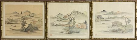 Gruppo di tre dipinti a colori su seta a raffiguranti paesaggi, in cornici a fi