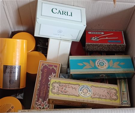 ACQUA DI PARMA, AZZARO, ROGER & GALLET, RANCÉ e anonimi
Lotto composto da quatt