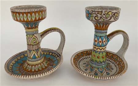 Manifattura di Vietri sul Mare, coppia di candelieri in ceramica dipinta in pol