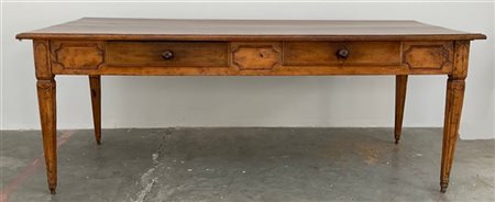 Antico tavolo da pranzo in noce a due cassetti, gambe rastremate e scanalate (c