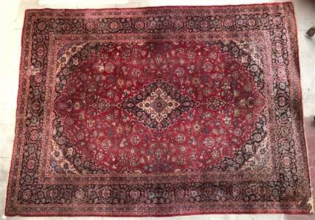 Tappeto Keshan, Persia, secolo XX. Decoro floreale con medaglione su fondo ross