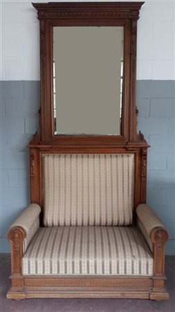 Divano da ingresso con specchiera e montanti intagliati a volute e fiocchi (cm