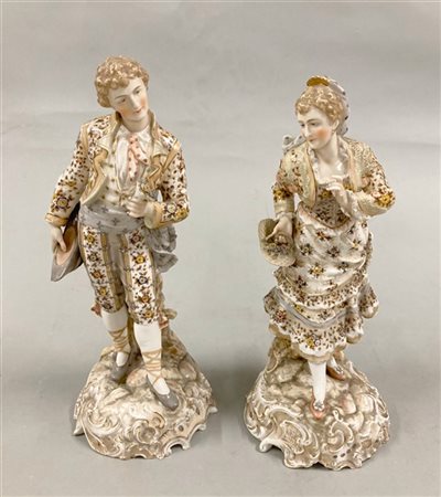 Manifattura del secolo XIX. Gentiluomo e gentildonna. Coppia di figure in porce