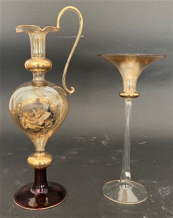 Lotto composto da unampolla in vetro soffiato leggermente iridato trasparente