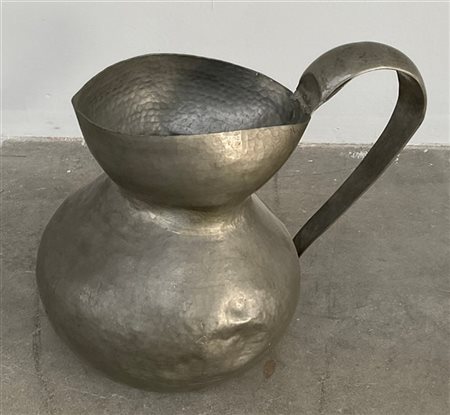 Grande brocca in peltro (cm 40x32) (difetti)