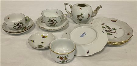 Manifattura di Herend, Hungary. Parte di servizio in porcellana dipinta in poli