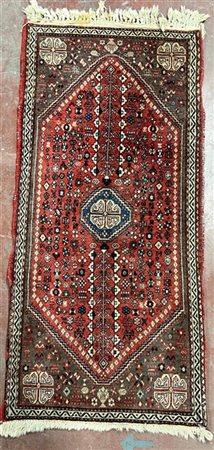 Tappeto Yoshagan, Persia, secolo XX. Decoro con piccolo medaglione romboidale a