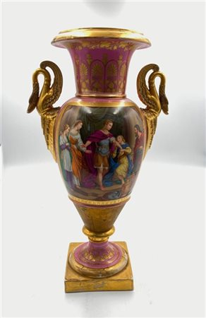 Manifattura del secolo XIX, vaso biansato in porcellana dipinta in policromia a