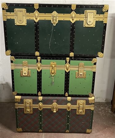 Tre bauli contenenti stoffe di varie fogge e dimensioni (difetti)