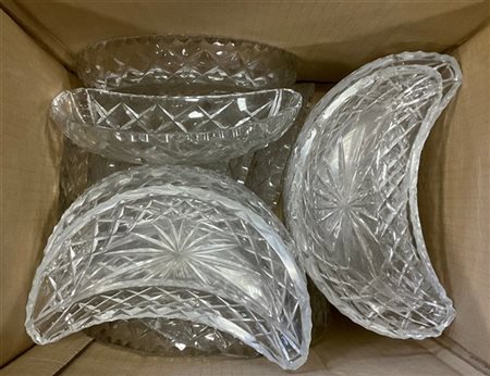 Cartone contenente numerose antipastiere in cristallo (difetti)