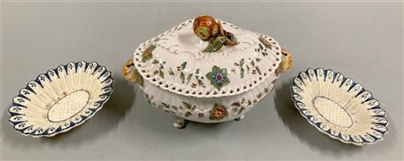 Lotto composto da una zuppiera in maiolica di manifattura bolognese del secolo