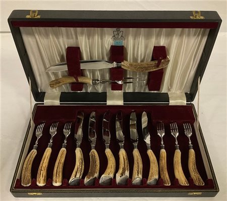 Set da arrosto in corno e acciao marcato "Samuel Peace" in custodia originale