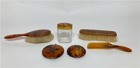 Set da toilette in bachelite a finta tartaruga composto da due spazzole, due sp