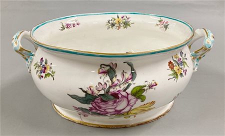 Manifattura inglese, secolo XIX. Grande rinfrescatoio biansato in porcellana de