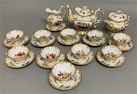 Manifattura francese, secolo XIX. Servizio da caffè in porcellana decorato in p