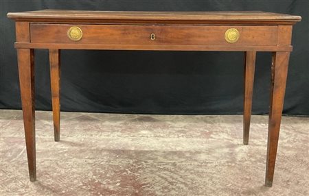 Tavolo scrittoio in legno con cassetto sottopiano, quattro gambe rastremate, gu