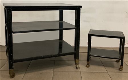 Lotto composto da un tavolino e un modello di tavolino in legno laccato nero (d