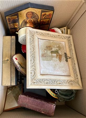 Cartone contenente numerosi oggetti di diverso uso e fattura (difetti)