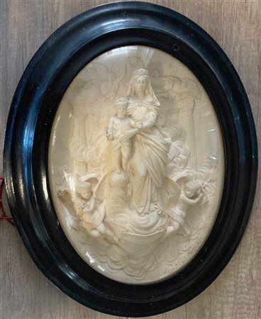 Ignoto del secolo XIX. "Notre Dame de Victoire" scultura in gesso in cornice eb