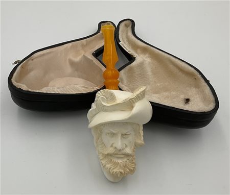 Pipa in schiuma di mare intagliata con profilo di uomo barbuto con cappello, bo