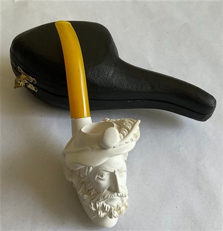 Pipa in schiuma di mare intagliata con profilo di uomo barbuto con cappello, bo