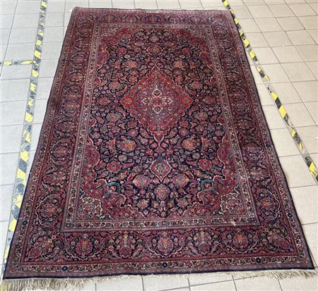 Tappeto Keshan, Persia, prima metà del secolo XX. Decoro floreale con medaglion