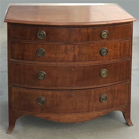 Cassettone a quattro cassetti, piano di forma sagomata, piedi a sciabola sec. X