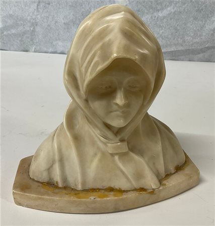 Ignoto "Donna velata" busto in alabastro poggiante su base sagomata (cm 22x20)