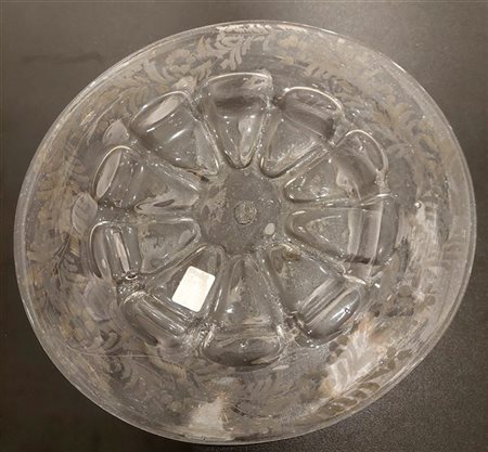 Piatto in vetro decorato nei bordi a fiori e foglie (d. cm 26)