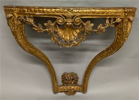 Console in legno intagliato e dorato, con fascia traforata a volute a forma di
