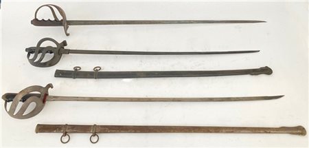 Lotto composto da tre spade da ufficiale (difetti)