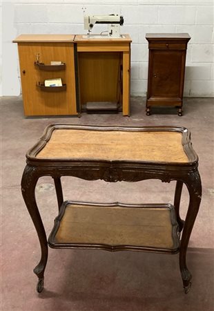 Lotto composto da un comodino del secolo XIX, un carrello portavivande ed una m