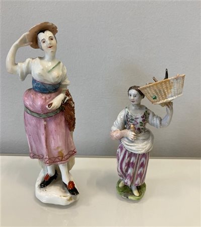Manifatture di fine secolo XVIII, lotto di due sculture in porcellana policroma
