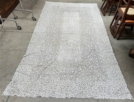 Manifattura di Burano, copritavolo in pizzo ricamato, fine secolo XIX (cm 320x1