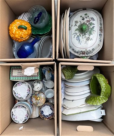 Lotto quattro cartoni contenenti numerosi oggetti per la tavola di materiali, e