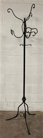 Appendiabiti in ferro battuto decorato a riccioli dorati (h. cm 200) (lievi dif