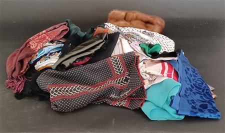 EMILIO PUCCI, FERRAGAMO, KRIZIA, CELINE ETC
Lotto di numerosissimi fazzoletti i