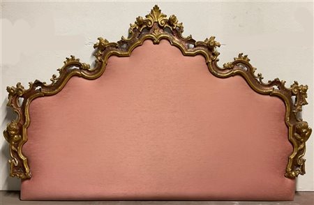 Testiera per letto a due piazze con cornice in legno intagliato, laccato e dora