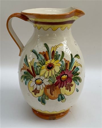 Portaombrelli a forma di versatoio in terracotta dipinto in policromia a motivi