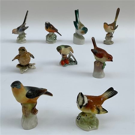 Lotto composto da quattro sculture in porcellana policroma della manifattura He