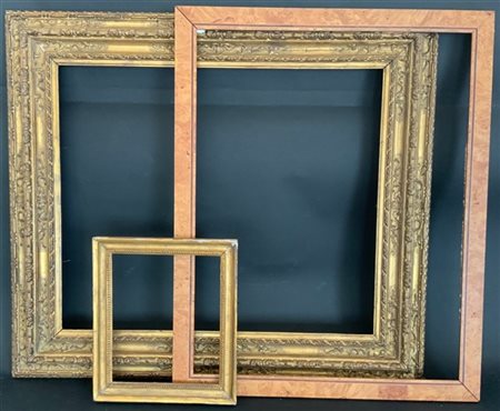 Lotto composto da tre cornici di diverse dimensioni ed epoca