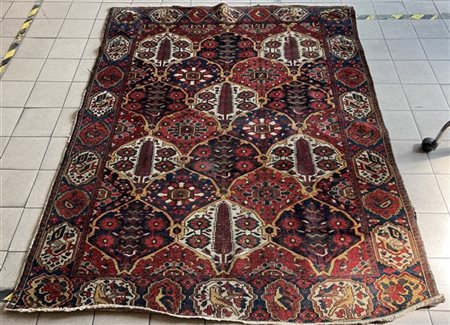 Tappeto Bachtiari, Persia, fine secolo XIX. Decoro a giardino con motivi vegeta