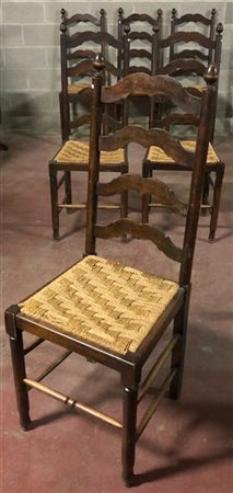 Gruppo di sei sedie in legno, con schienale a giorno con listelli sagomati e te