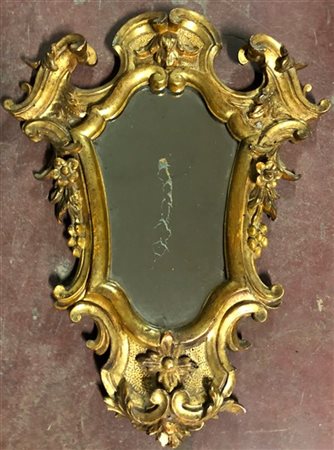 Specchiera in legno intagliato e dorato a volute e fiori, secolo XVIII (cm 50x4